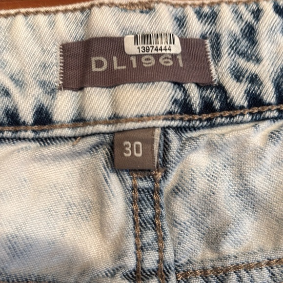 DL 1961 shorts, size 30 - Picture 2 of 4